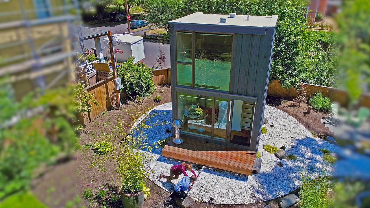 359 Rotating Home follows the sun like a sunflower